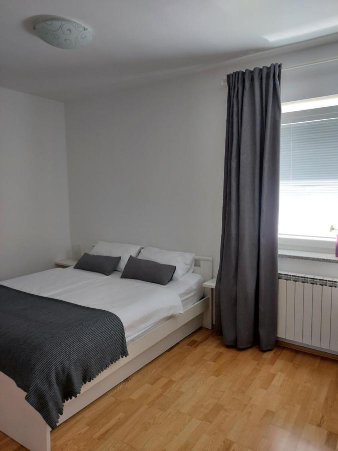 Guesthouse Pri Mihelovih Sezana ภายนอก รูปภาพ