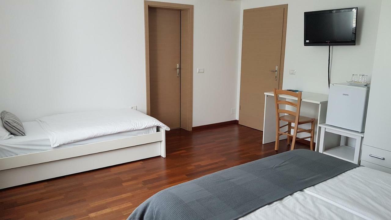 Guesthouse Pri Mihelovih Sezana ภายนอก รูปภาพ